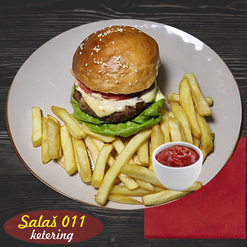 Gurmanski burger Salaš011 ketering Dostava hrane Novi Beograd, Banovo Brdo. ketering. Doručci, kuvana jela., roštilj, tortilje. Obroci za zaposlene, ketering za svaku priliku.